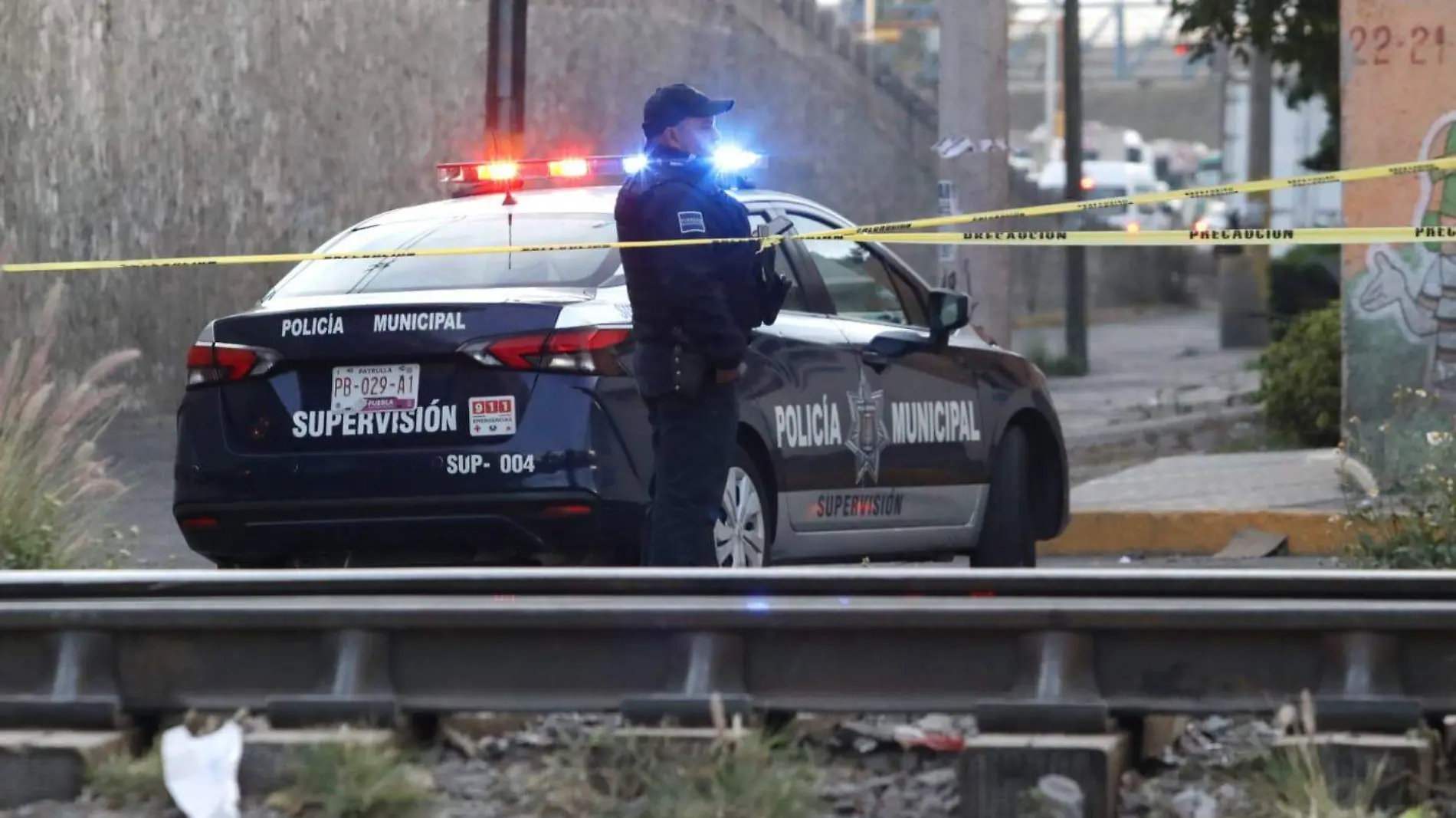 Tren le pasa encima a un hombre en San Felipe Hueyotlipan